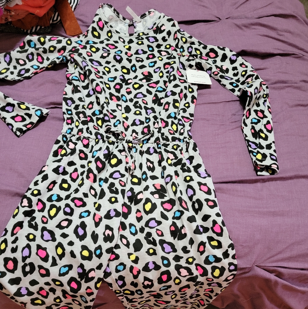 Kids pantsuit never worn